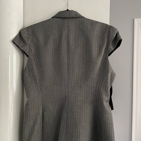 BCBG MaxAzaria Short Sleeve Double Breasted Chevron print Blazer - Picture 3 of 3